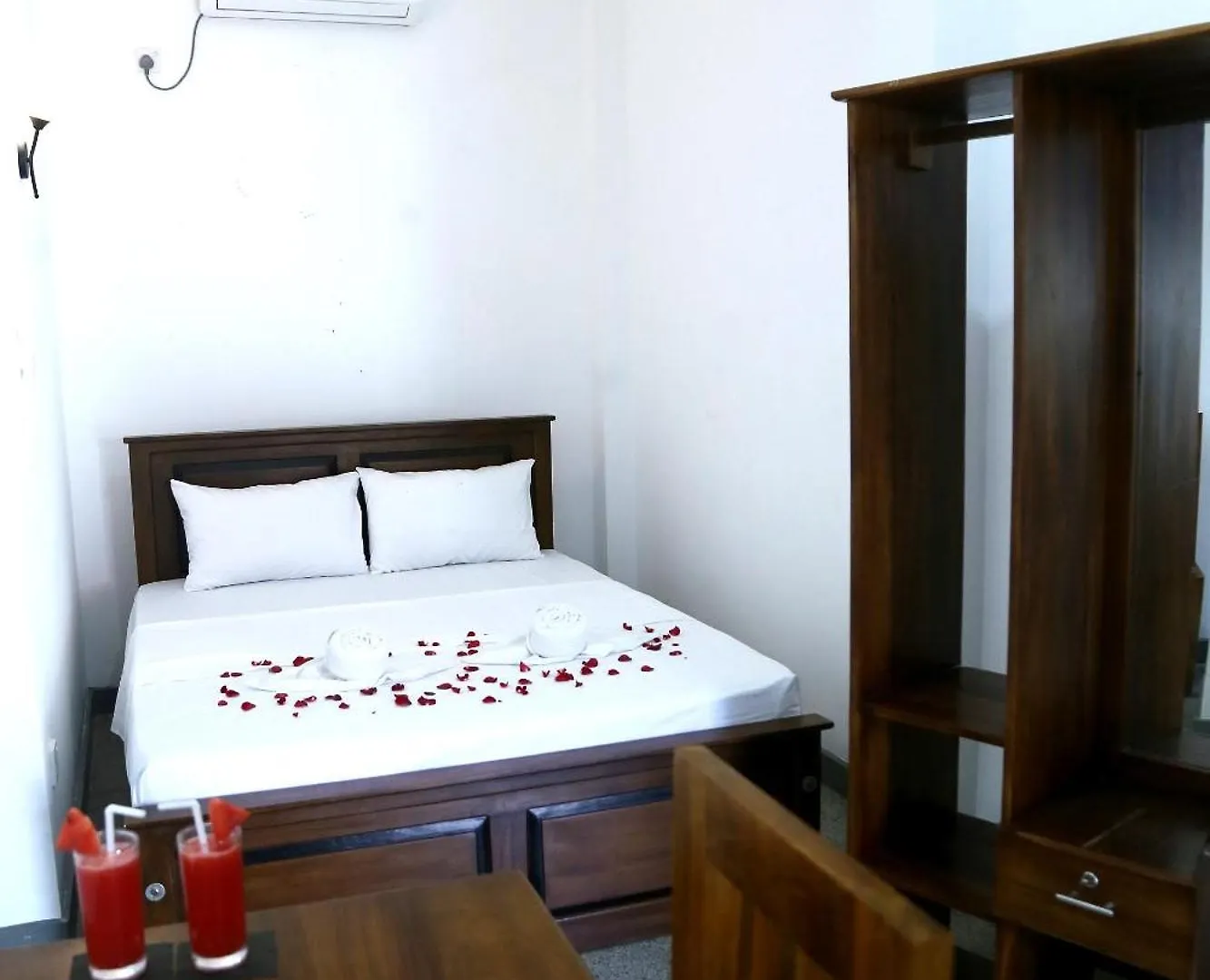 Emerald Coast Hotel Negombo Daluwekotuwa