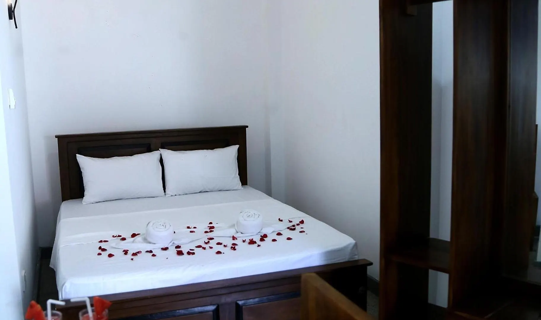 Emerald Coast Hotel Negombo Daluwekotuwa